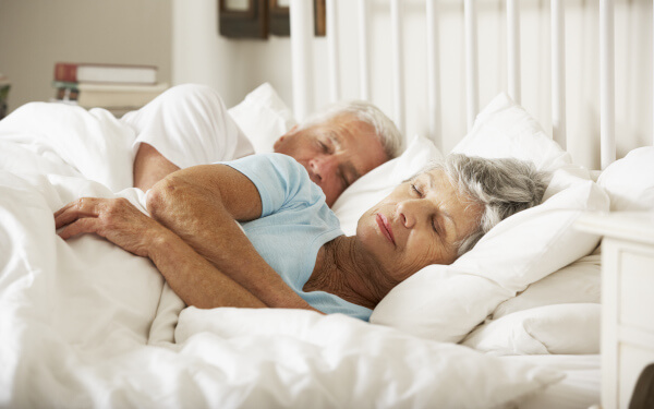 Klopt het beeld van ouderen die te veel slapen?